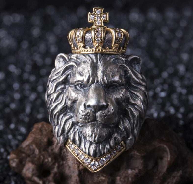 A King's Talisman: Vintage lion ring with a crown and gemstones by Maramalive™.