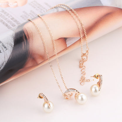 A Spectacular 2-piece faux pearl earring and necklace set in rose gold by Maramalive™.