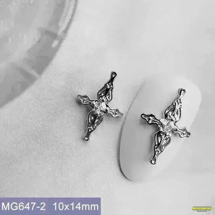 10pcs Gothic Dark Black Cross Nail Art Charms, Zircon Crystal Crucifix Heart Nail Art Decorations with Spooky Style - Dynamic Unique Artwork