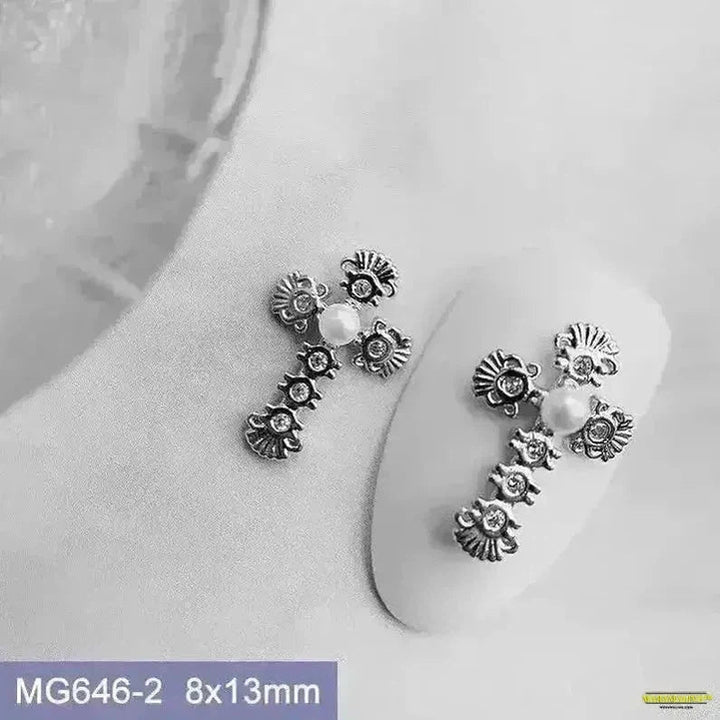 10pcs Gothic Dark Black Cross Nail Art Charms, Zircon Crystal Crucifix Heart Nail Art Decorations with Spooky Style - Dynamic Unique Artwork