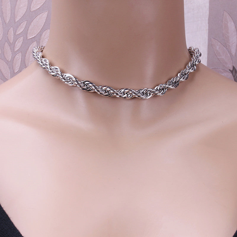 A Maramalive™ mannequin wearing a Gothic Rope Chain Choker Necklace.