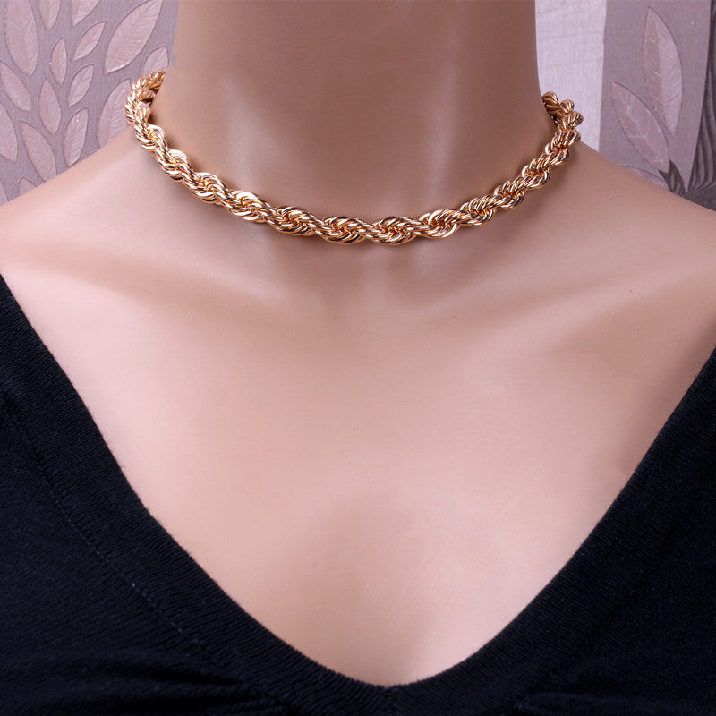 A Maramalive™ mannequin wearing a Gothic Rope Chain Choker Necklace.