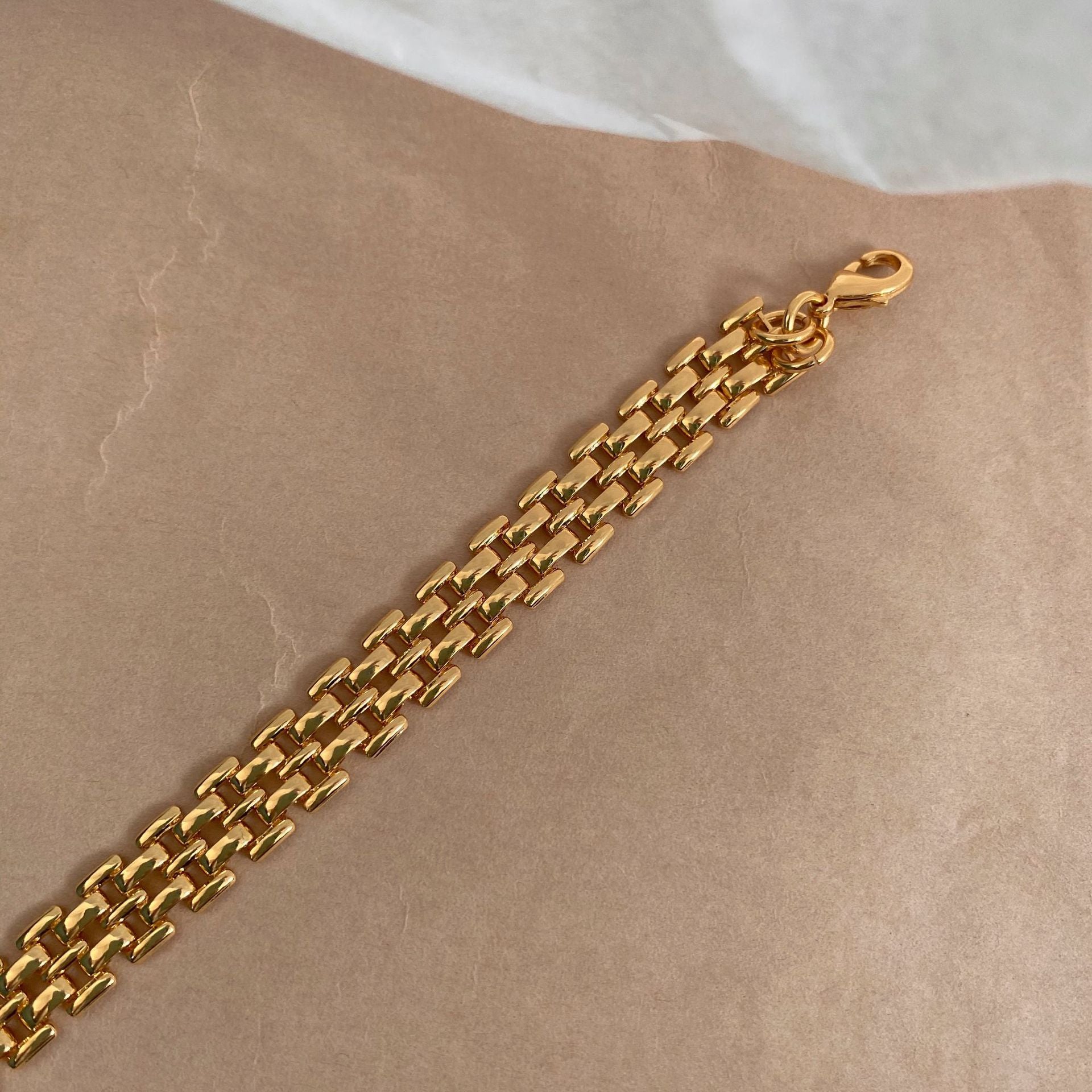 A women's Vintage Gate chain bracelet and Necklace as a travel souvenir on a piece of paper from Maramalive™.