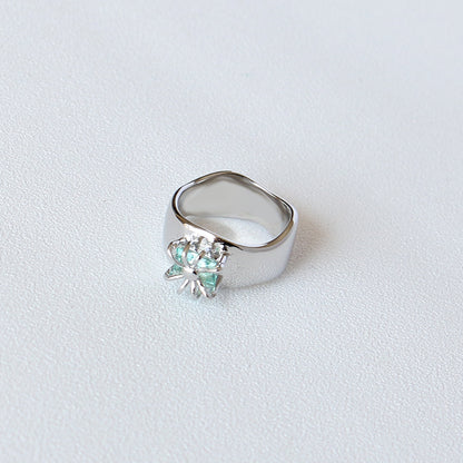 A Cold Wind Couple Ring with a green stone in the middle by Maramalive™.