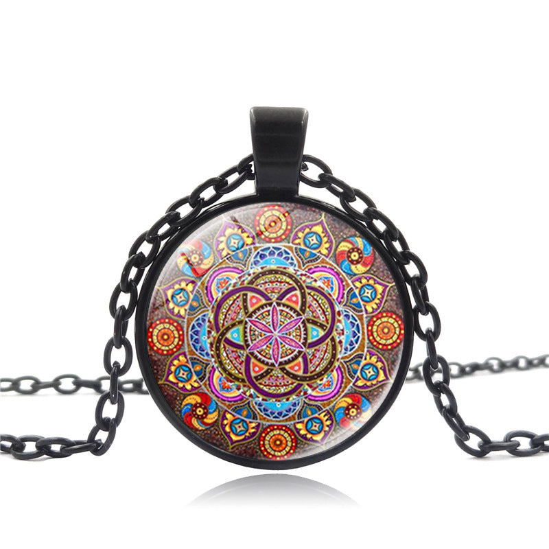 A Gem vintage necklace with inlaid gems, perfect as a travel souvenir from Maramalive™.