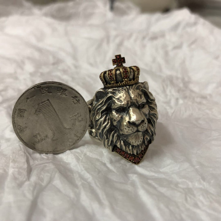 A King's Talisman: Vintage lion ring with a crown and gemstones by Maramalive™.