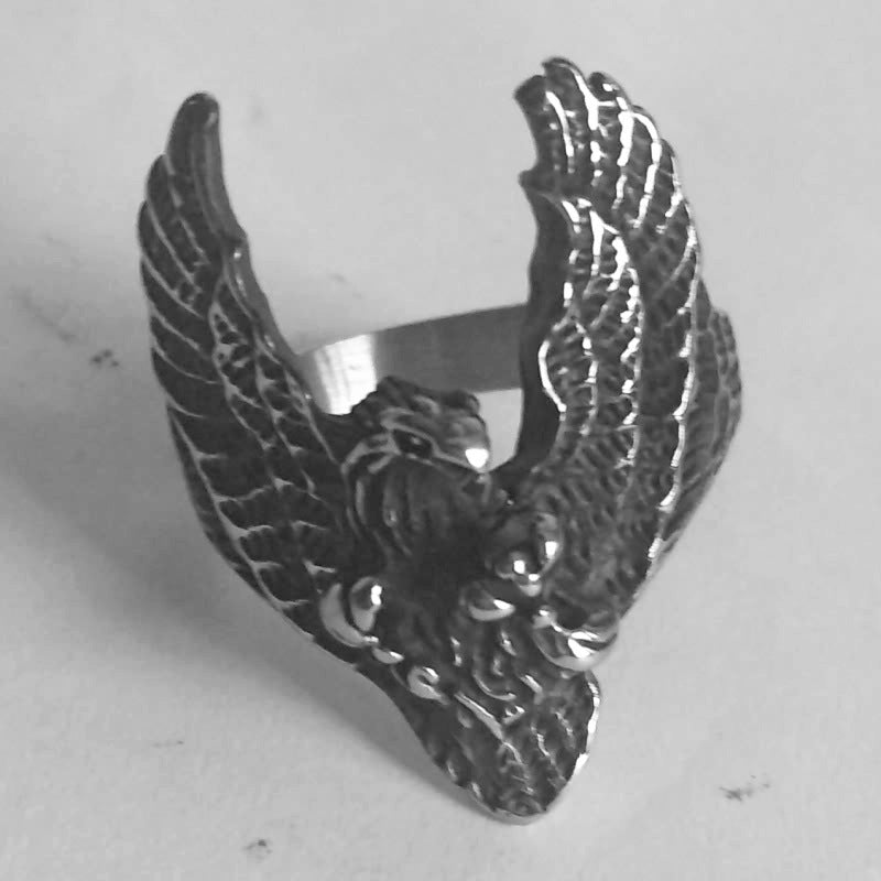 An vintage-inspired Maramalive™ Wings of Destiny eagle ring with talon-tastic details, making a statement on a person's finger.