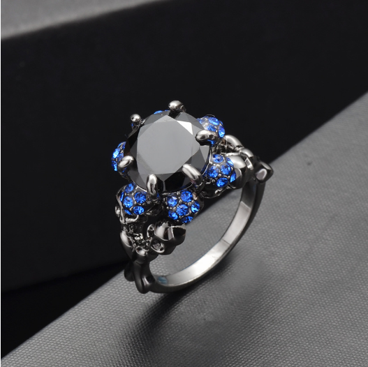 A Punk Skull Ring with blue sapphires in Maramalive™.