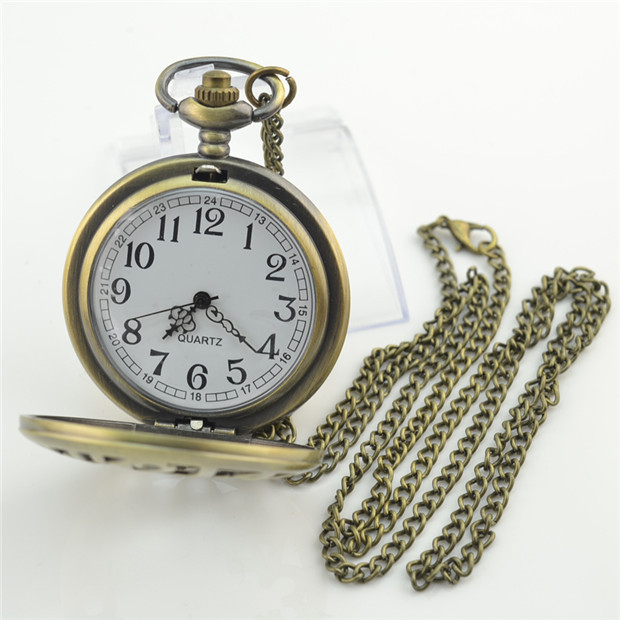 Maramalive™ New steampunk nostalgic gear hollow quartz watch with gears on a chain.