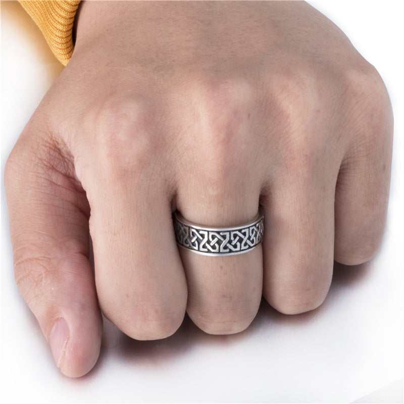 A Celtic Silver Punk Ring with an intricate design made by Maramalive™.