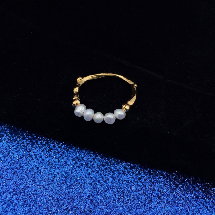 A Maramalive™ freshwater pearl ring on a blue background.