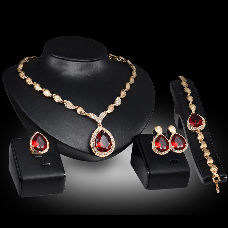 A Gold Indian Bridal Jewelry Sets by Maramalive™.