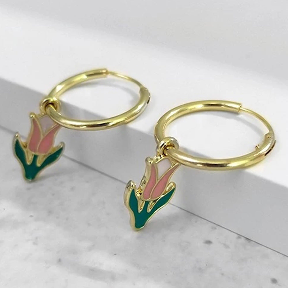 A hand holding a pair of Maramalive™ Contrasting Earrings.