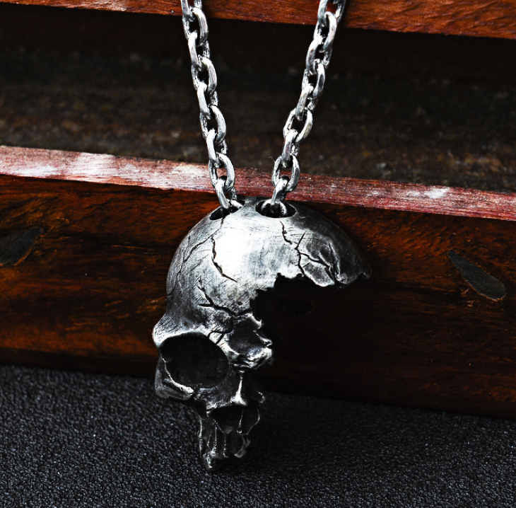 A Vintage Maramalive™ Silver Skull Necklace on a Black Leather, suitable for both men and women.