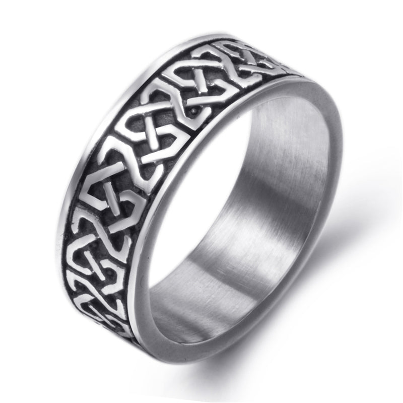 A Celtic Silver Punk Ring with an intricate design made by Maramalive™.