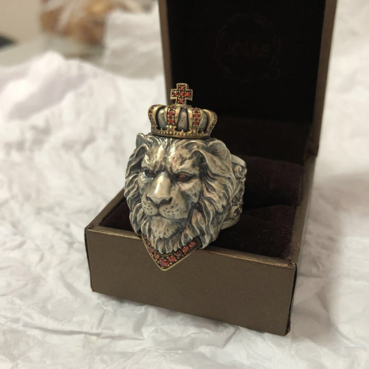 A King's Talisman: Vintage lion ring with a crown and gemstones by Maramalive™.