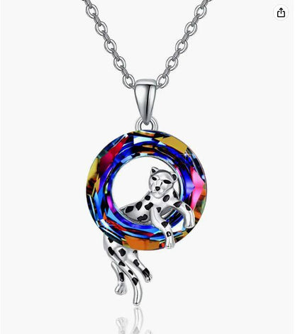 A Maramalive™ necklace with a Swarovski crystal and a cheetah.