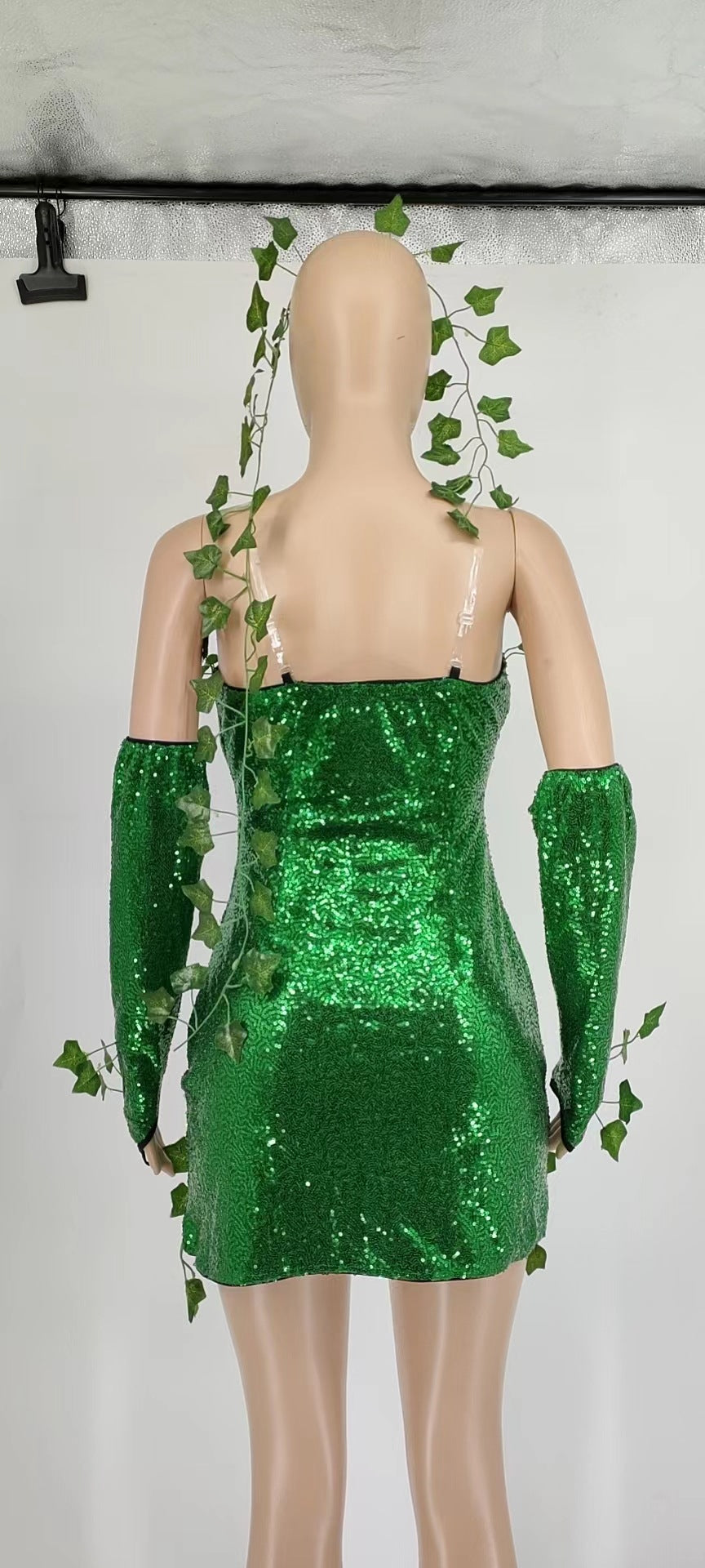 A woman in a Maramalive™ Costume Sequin Halloween Play Costume Ladies Dress.