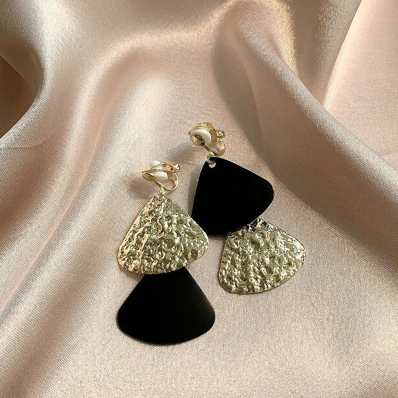 A woman wearing Maramalive™ Pearl Clip-on Earrings.