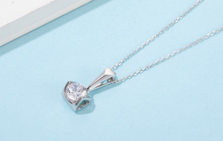 A Maramalive™ Beautiful S925 Sterling Silver Inlaid Moissanite Stud Necklace Two Piece Set - A Sparkle as Radiant as Your Love.