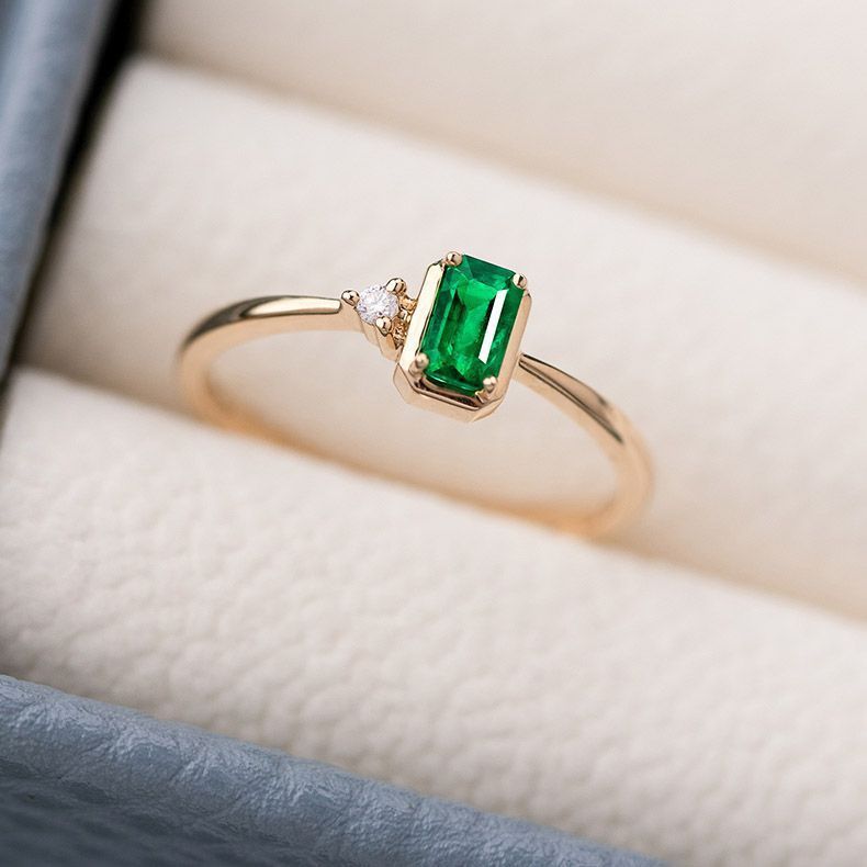 Women's Emerald Diamond Ring With Colored Stones