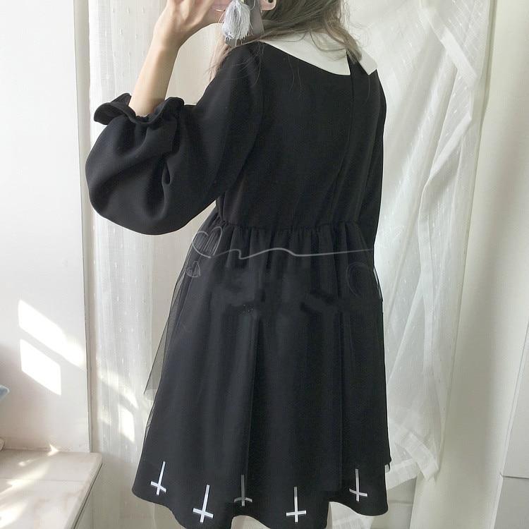 A girl is taking a selfie in a Maramalive™ Halloween Gothic Lolita Dress.