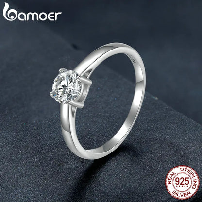 Bamoer D Color VVS1 EX Moissanite Ring Round Moissanite Diamond for Women 925 Sterling Silver Engagement Wedding Band MSR005