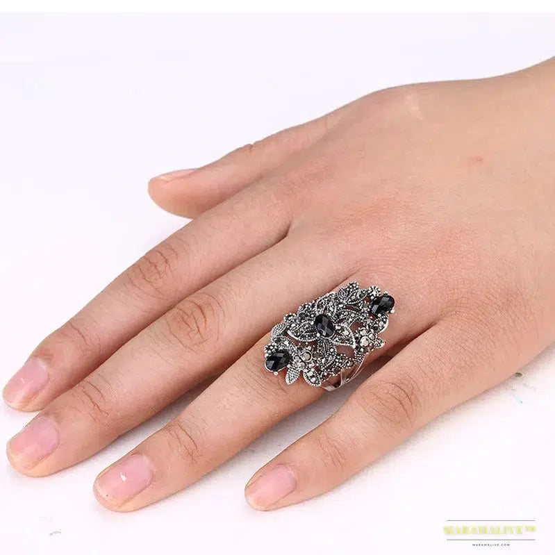 Ajojewel Vintage Retro Luxury Ring Woman Black Crystal Rhinestone Flower Jewelry Big Rings Ringen Anneau