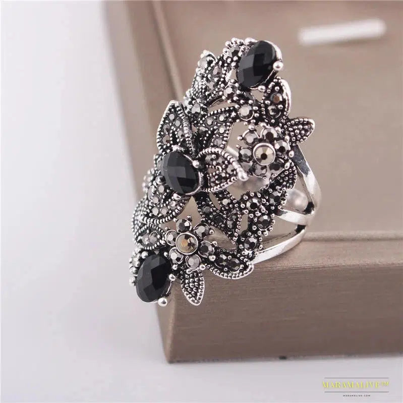 Ajojewel Vintage Retro Luxury Ring Woman Black Crystal Rhinestone Flower Jewelry Big Rings Ringen Anneau