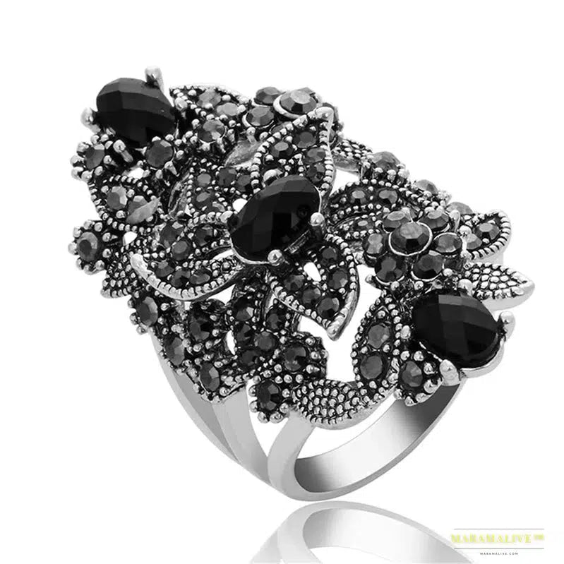 Ajojewel Vintage Retro Luxury Ring Woman Black Crystal Rhinestone Flower Jewelry Big Rings Ringen Anneau