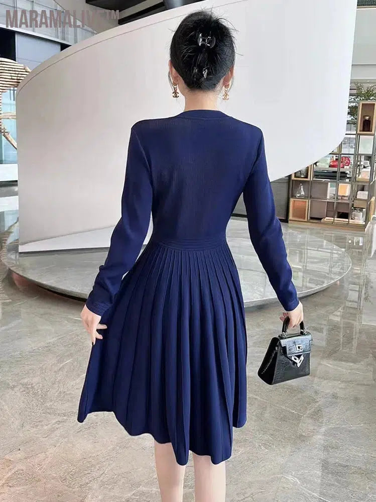 Autumn Winter Long Sleeve Knitting Sweater Dresses for Women 2024 New Designer Buttons Solid Pleated Knee Length Dress Blue