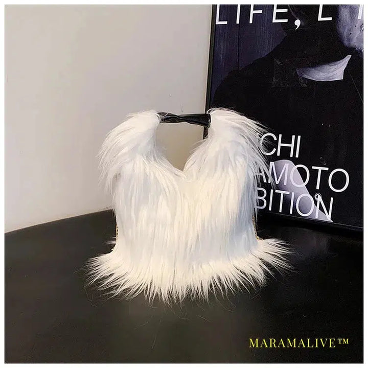 Candy Color Fluffy Women's Shoulder Bags Long Plush Ladies Chain Crossbody Bag Faux Fur Hot Girls Bucket Bag Y2K Furry Handbags