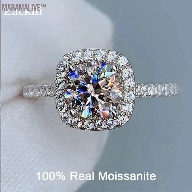 Exquisite Moissanite Rings for Women's Engagement