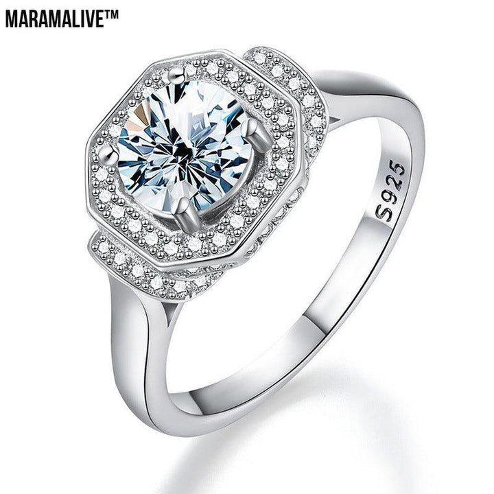 Fashion Moissanite Four Claw Square Ring