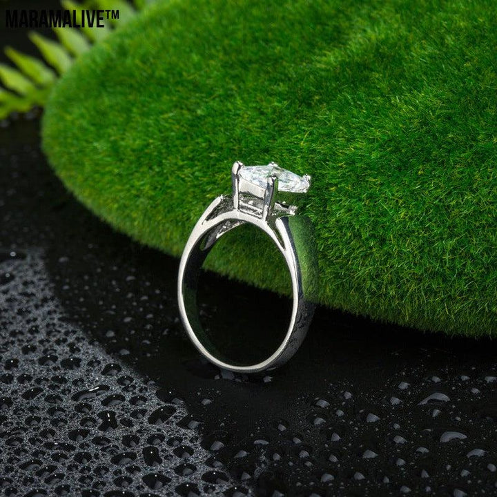 Fashion brief diamond ring