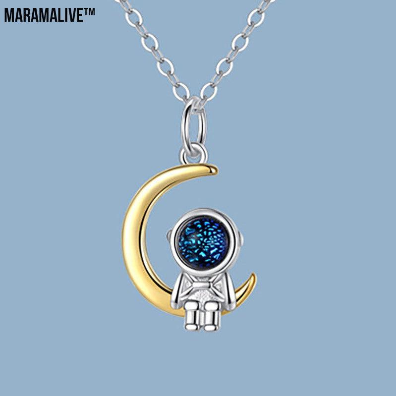 Fashionable Spaceman Pendant Necklace