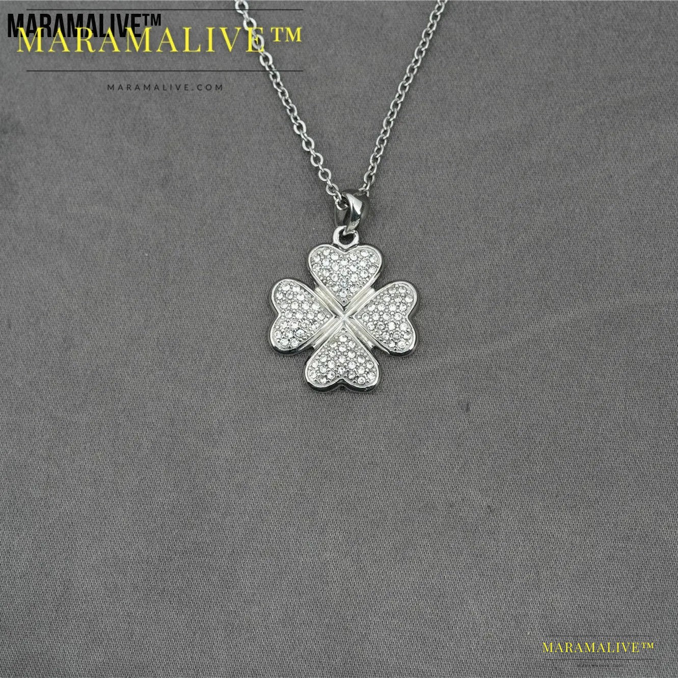 Flower Running Micro Rhinestone Four-leaf Clover Titanium Steel Pendant