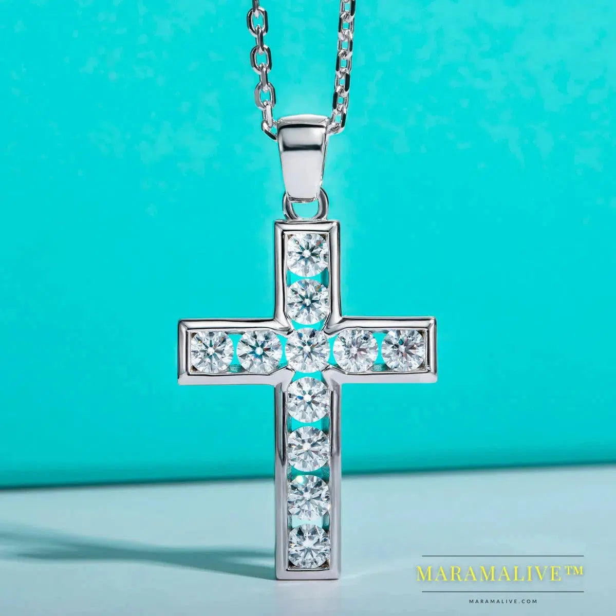 Glamorous moissanite cross pendant necklace jewelry