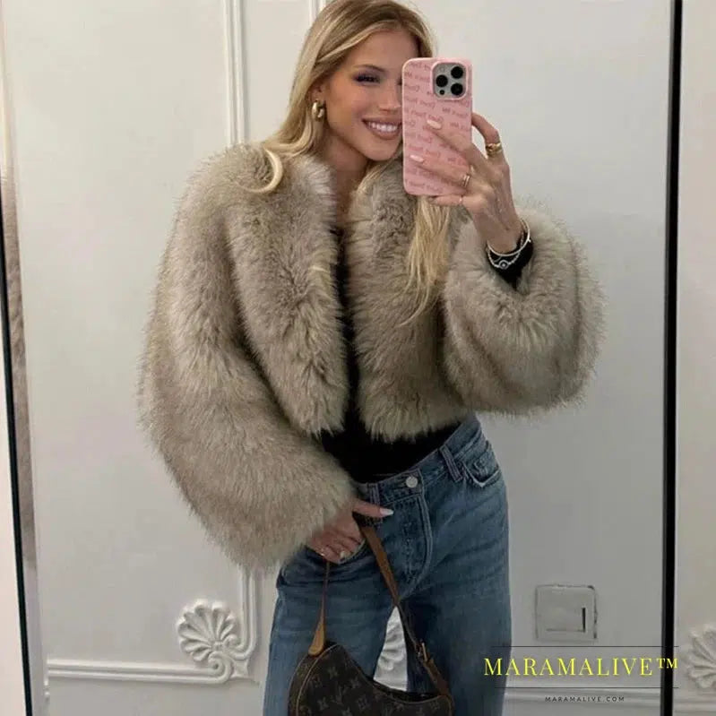 Iconic Street Fashion Week Luxury Brand Gradient Cropped Faux Fur Coat Women Winter 2023 Hot Cool Girls Fluffy Short Fur Jacket