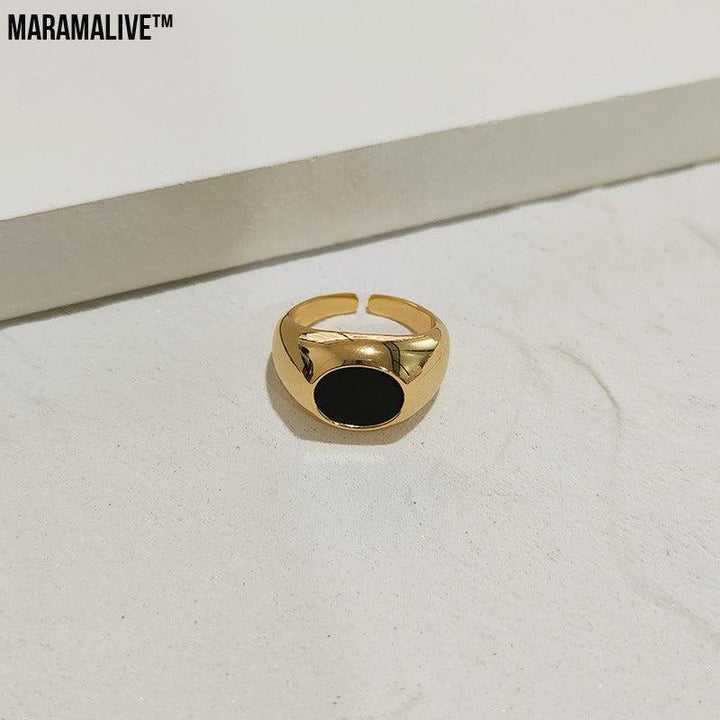 Introducing the Black Square Oval Ring - A Unique and Stylish Accessory for Any Occasion.