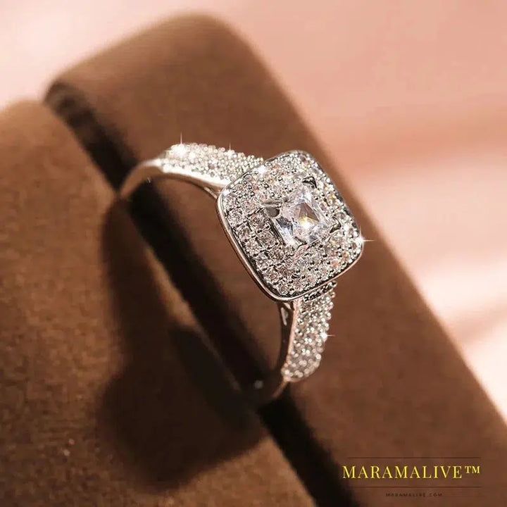 Ladies Luxury Oversized Ring Exquisite Gorgeous Fashion Wedding Preferred Jewelry 925 Silver Girl Jewelry Moissanite Ring