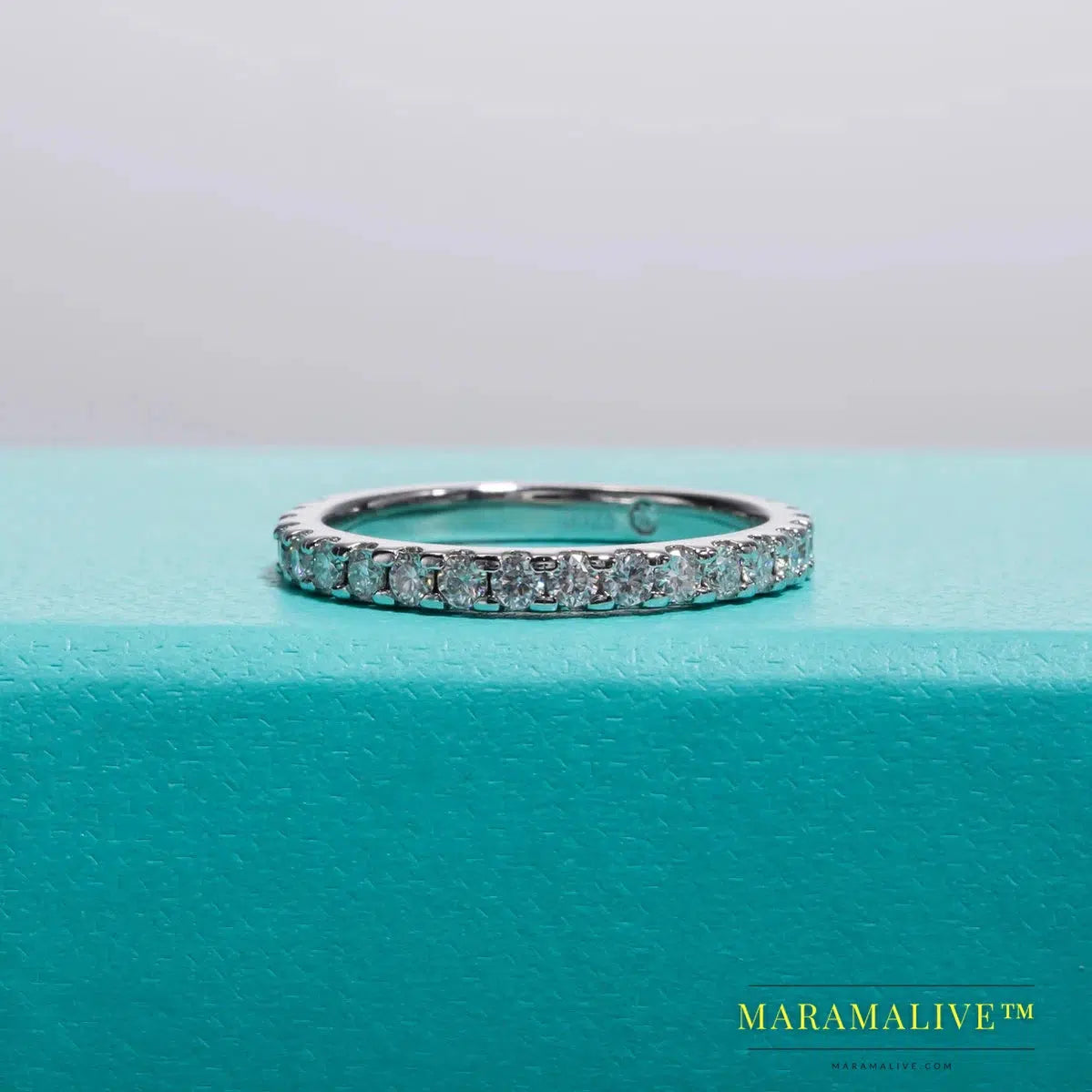 Moissanite & Diamond Rings: Dazzle on Your Day