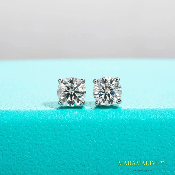 Moissanite Stud Earrings in 14k Gold - Timeless & Durable