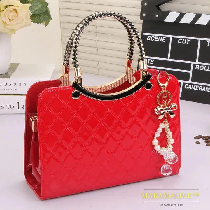 Patent leather lattice Pearl pendant women's handbags European and American fashion designer shoulder bags hard women bag