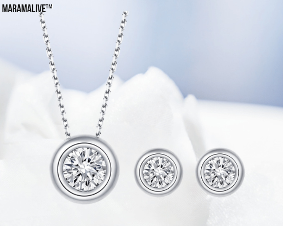 Round Inlaid Moissanite Jewelry Set Must-have for a Fashionable Woman