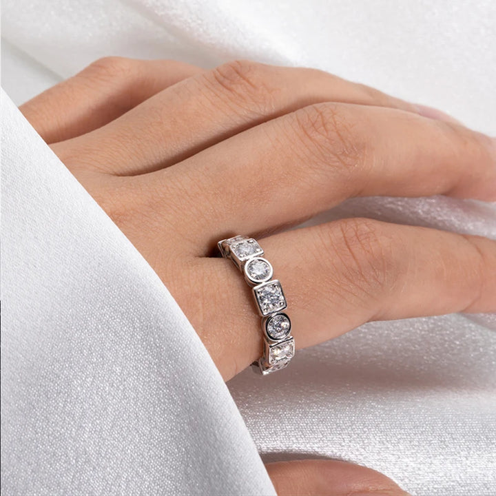 Luxury women's moissanite diamond rings