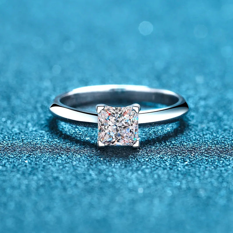Certified Princess Cut Moissanite Engagement Ring 1CT 2CT Colorless VVS Diamond Bridal Proposal Rings Sterling Silver Wedding Bandd