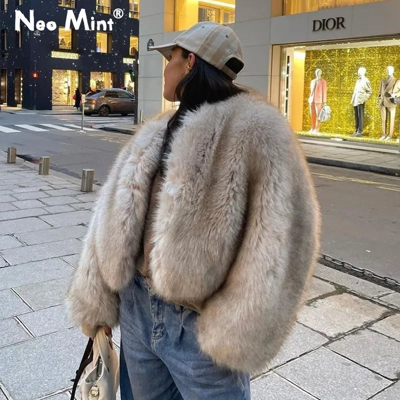 Iconic Street Fashion Week Luxury Brand Gradient Cropped Faux Fur Coat Women Winter 2023 Hot Cool Girls Fluffy Short Fur Jacket