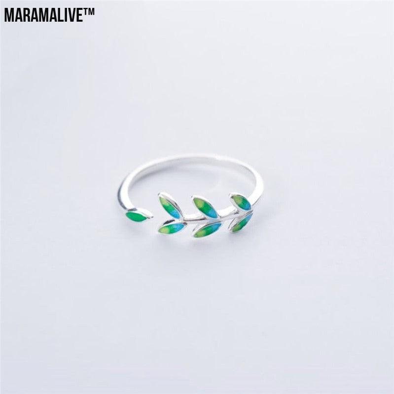 Simple green leaf ring