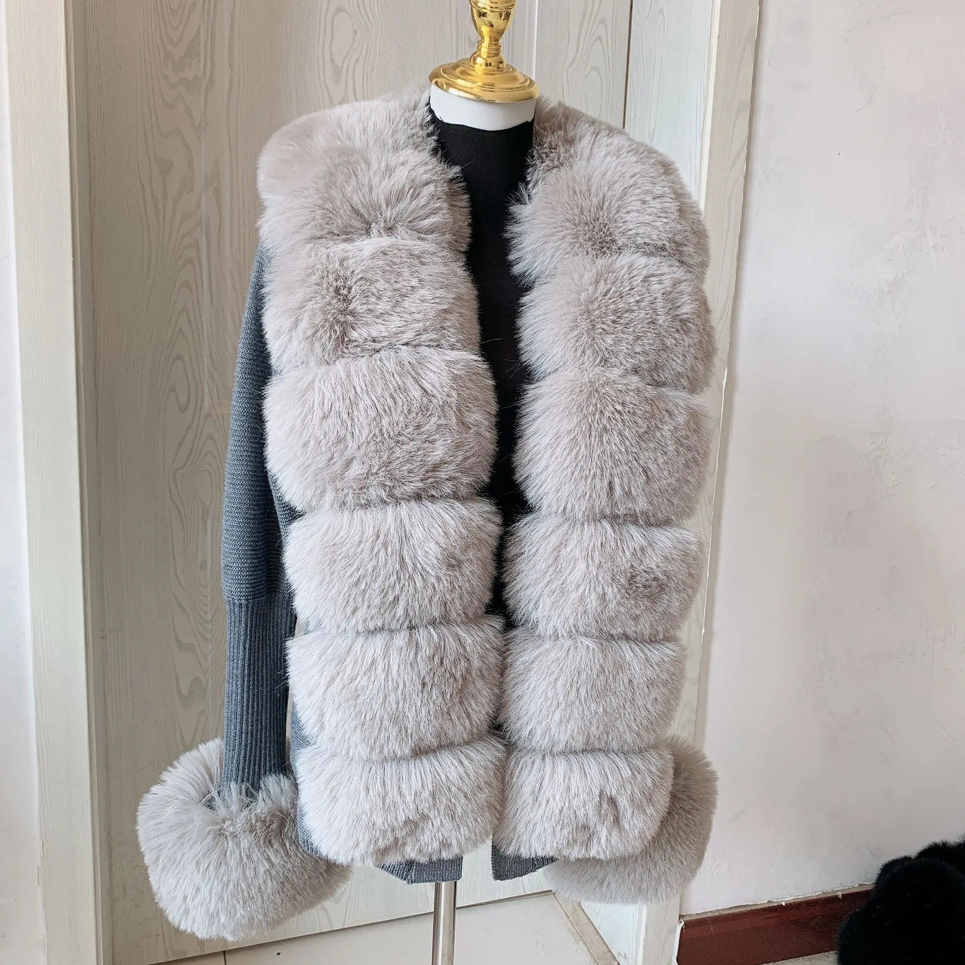 Women's Cropped Sweater Cardigan Spring Autumn Hot Sale Faux Fur Knit Sweater Cardigan with Faux Fox Fur Fur Collar Ladies Coat